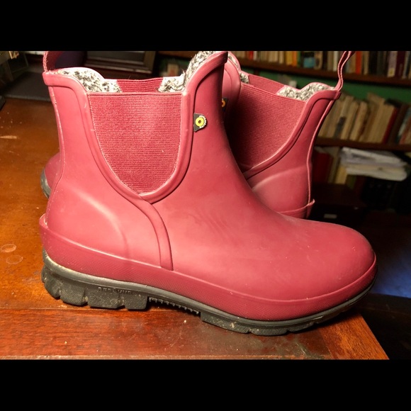 Bogs Shoes - Red Bogs